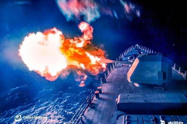 新一轮的开火瞬间，看着好爽。