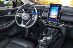 比亚迪又一纯电SUV来袭，续航305km，不到9万起，工薪一族买得起