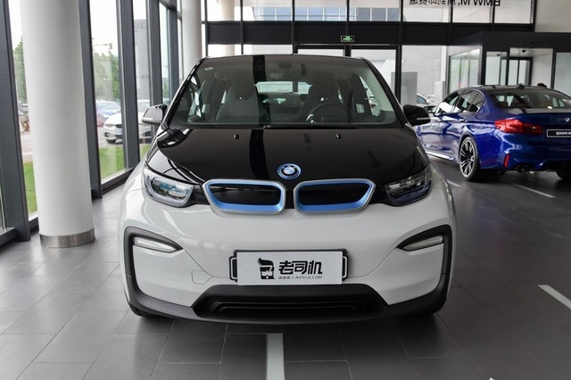 每天一款实拍车  小哥带你看宝马i3