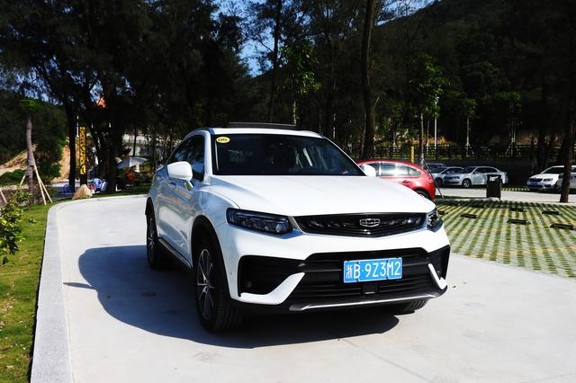 电影里的飞屏操作用在了车上，星越带给你的惊喜可不止是高端