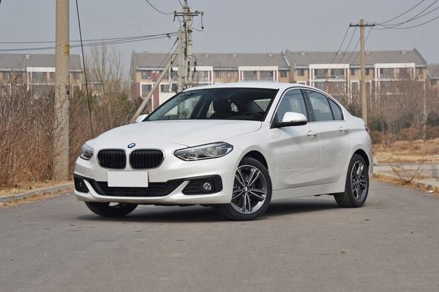 20万预算买雅阁还是买凯美瑞，不妨直接考虑这款热门豪华？