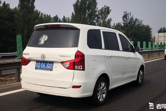 这是一辆原厂的750Li，不是自己贴的[5X:0102][5X:0102][5X:0102]