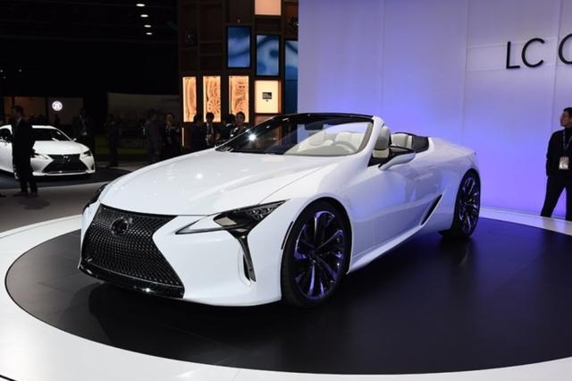 「e汽车」魅力十足 雷克萨斯LC敞篷版7月4日亮相