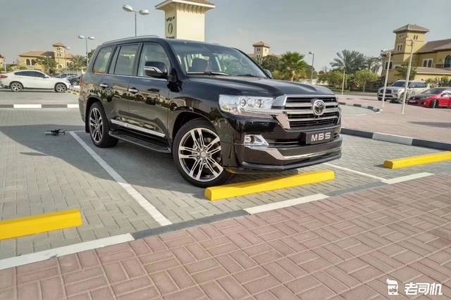 陆巡大包围&黑红内饰，让我想到了汽配城。。。