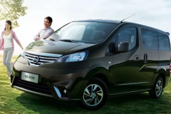 五菱有压力了，日本版MPV直降1.5万，油耗7.3升，轴距2725mm