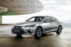 英菲尼迪旗舰轿车降至30万，原装进口，为何还是卖不过雷克萨斯？