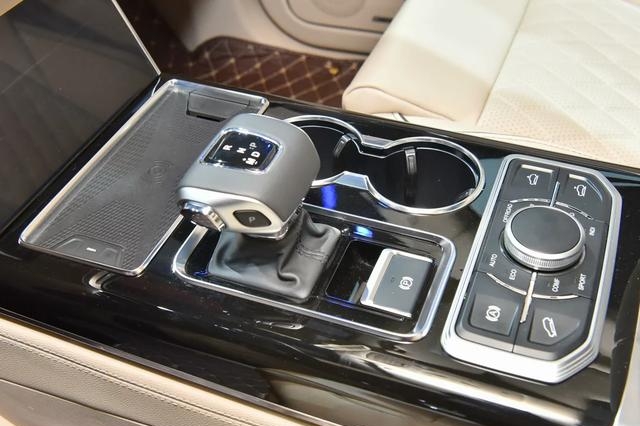 红旗HS7上市在即，自主研发3.0T，值得放弃BBA？