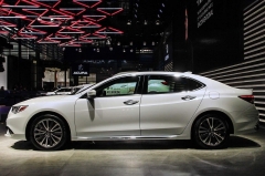 比亚洲龙大，矩阵LED灯，四轮转向，入门即2.4L+8AT，降6万卖不好