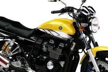 它在当年和CB400一样是国内公认的四缸神车，如今却被CB400盖过风头