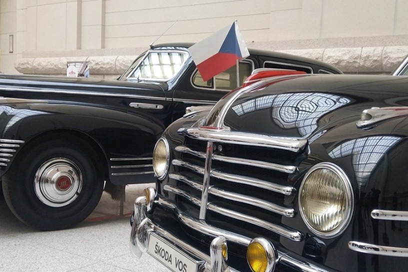 《安定洞察》为中国老爷车收藏叫好