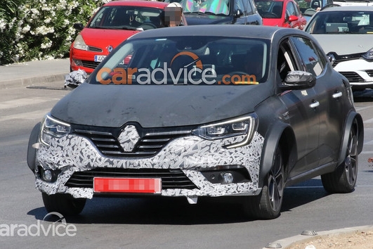 雷诺小钢炮路试实拍 采用插电混动系统