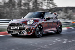 还记得霍比特人的铁足军吗？这款MINI就给我这个感觉...