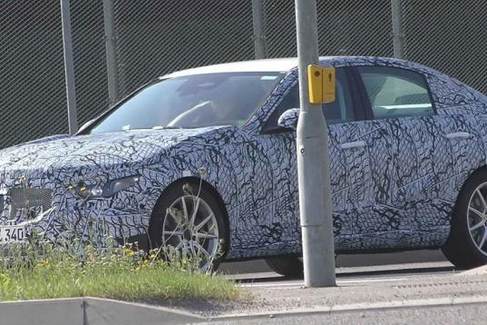 [买车网]或采用全新设计风格 全新一代奔驰C级谍照曝光