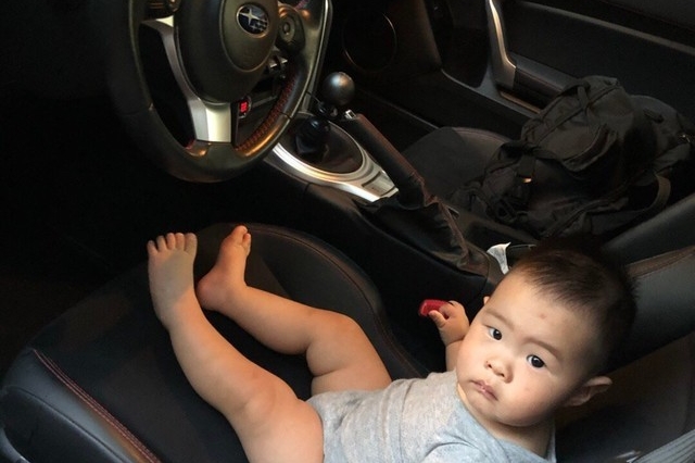 第一次座跑车一点都不兴奋嘛，反而有点想哭……