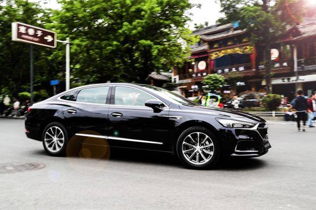 车长超过5米，配9AT，销量却不及迈腾的一个零头？