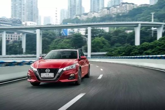 钟观 | “日系三强”谁最IN？第七代天籁的学霸养成记！