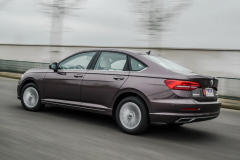 堪称卡罗拉的劲敌，上市11年无骂声，油耗5L不足8万，高速稳如牛