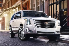 天王级SUV，轴距3302mm，全彩HUD，V8动力，全时四驱，主宰陆地