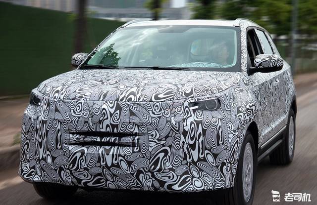 换新前脸+贯穿式尾灯组 新款长安CS55谍照曝光