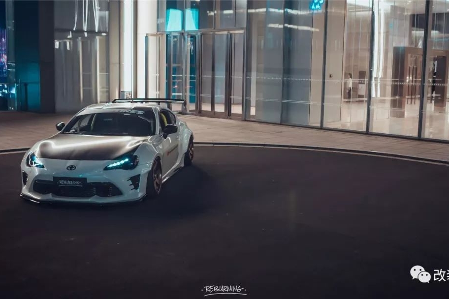 车友把丰田86打造得内外兼修，改装气动还不失操控！