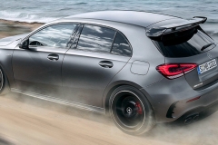 最狠四缸，2.0T轰421马力，3.9秒破百，搭漂移模式，AMG A级炸街