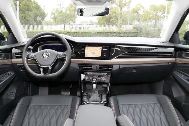 最高降十万！帕萨特终于不贵，最低12W起，网友:提车条件太难满足