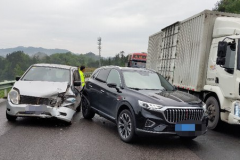 红旗HS5提车，时速120转速不到2000，油耗满意！