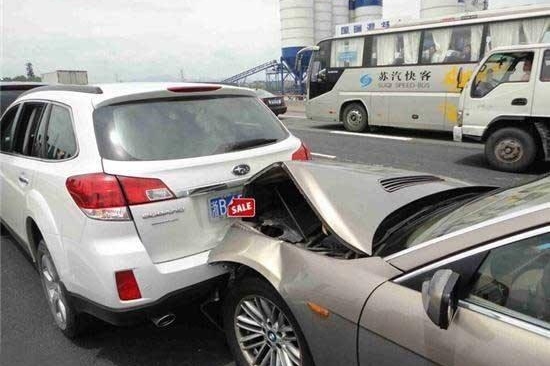 出了车祸，人进医院车没事？别再被骗了，钢板的厚度不能代表安全