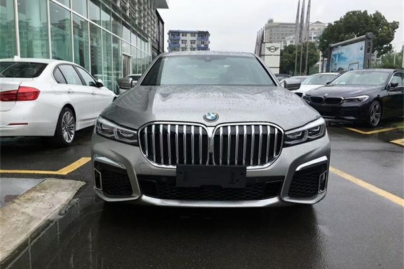 Boss喜提宝马740Li行政版，5米2的长度也是宽敞了