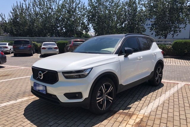 第一次见野生的XC40，进口的T5版本，指导价39万…