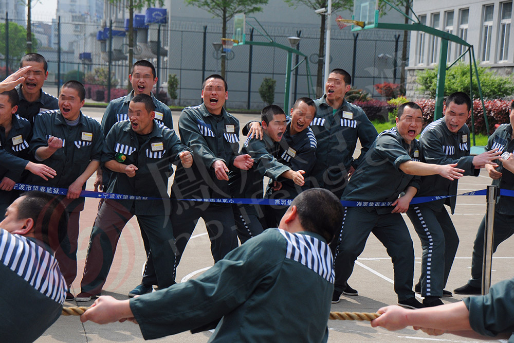 望春监狱高墙内,举办服刑人员运动会 - 贴图视界