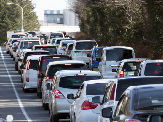 日本人因高速路堵车1年浪费2亿小时 顶10万个