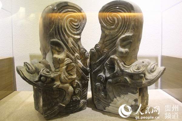 图为海龙屯展示中心的展示文物。王钦摄