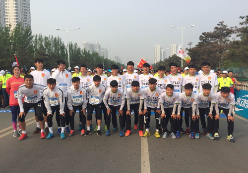 秦皇岛马拉松开幕 河北华夏幸福队员激情开跑