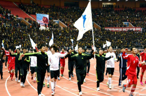 足球运动员王俊凯_韩国足球运动员收入(2)