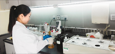 监测水质 保护长江_凤凰资讯