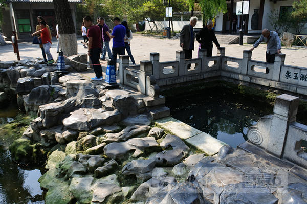 人口水池的水口至少有_景观水池溢水口图片(2)