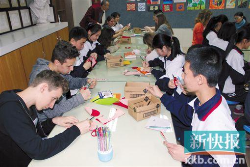 ■德国法兰克福师生到广铁一中交流。 (受访者供图)
