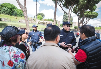 中国赴意巡逻警察回国有游客问我们是不是真警察