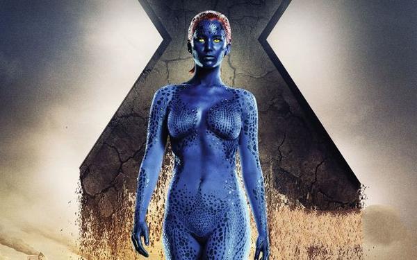 Jennifer Lawrence在《X战警》中身着彩绘紧身衣，好似没穿衣服。