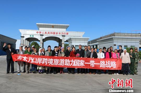 新疆吉木乃口岸中哈跨境自驾游顺利首发