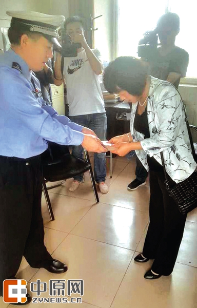 合伙人遇车祸过世 男子奔波10年帮其家属申请