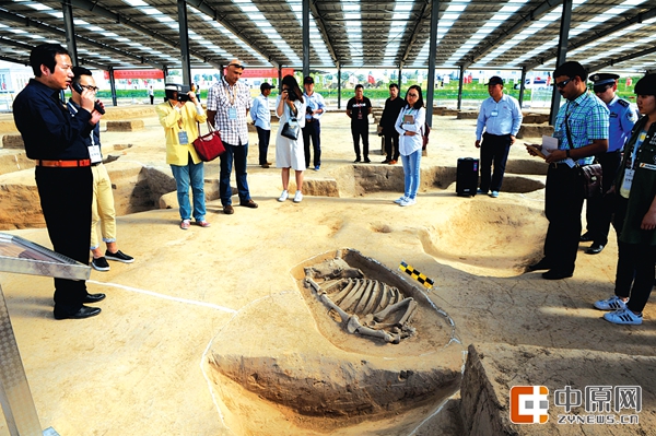 专家参观东赵遗址