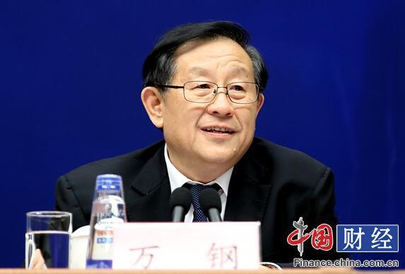 万钢:对适合企业牵头的转型政府应手放开