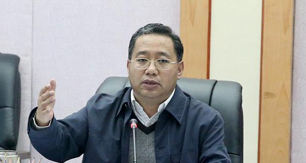 西藏山南市首届政府领导班子亮相普布顿珠当选市长