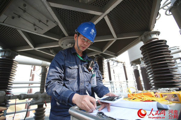 检修1000千伏串补设备