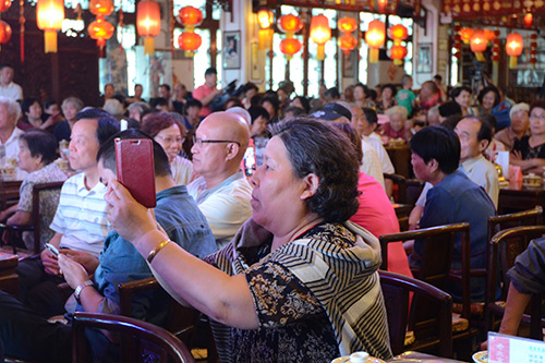 5月27日，“梨园故里话传承 粉墨登场演春秋”京剧专场演出暨“百姓演百姓看”西城区第二文化馆京剧进社区活动在老舍茶馆拉开帷幕。
