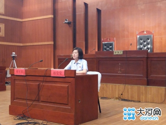 漯河中院联合市实验中学举办模拟法庭法制宣传