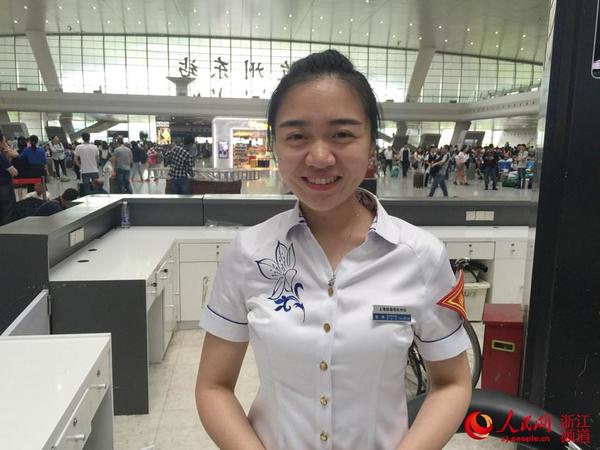 铁路值班站长杨咪。