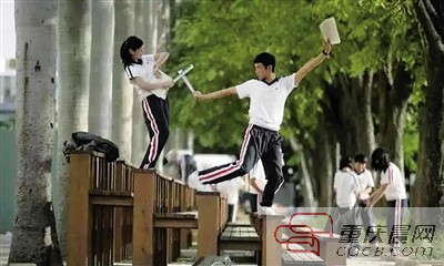 90后的校园生活丰富多彩。